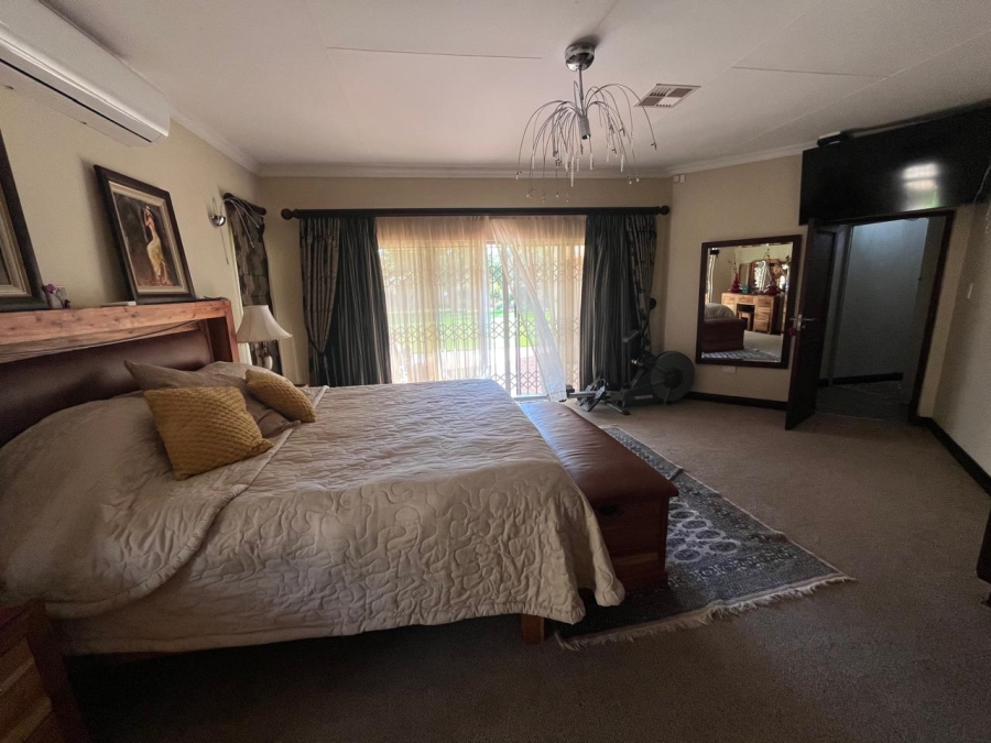 5 Bedroom Property for Sale in Christiana North West